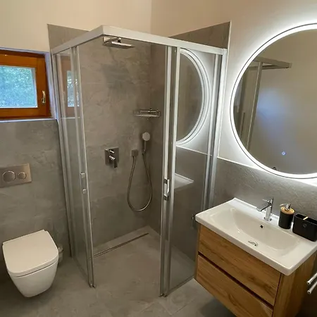 Maximilian Apartment